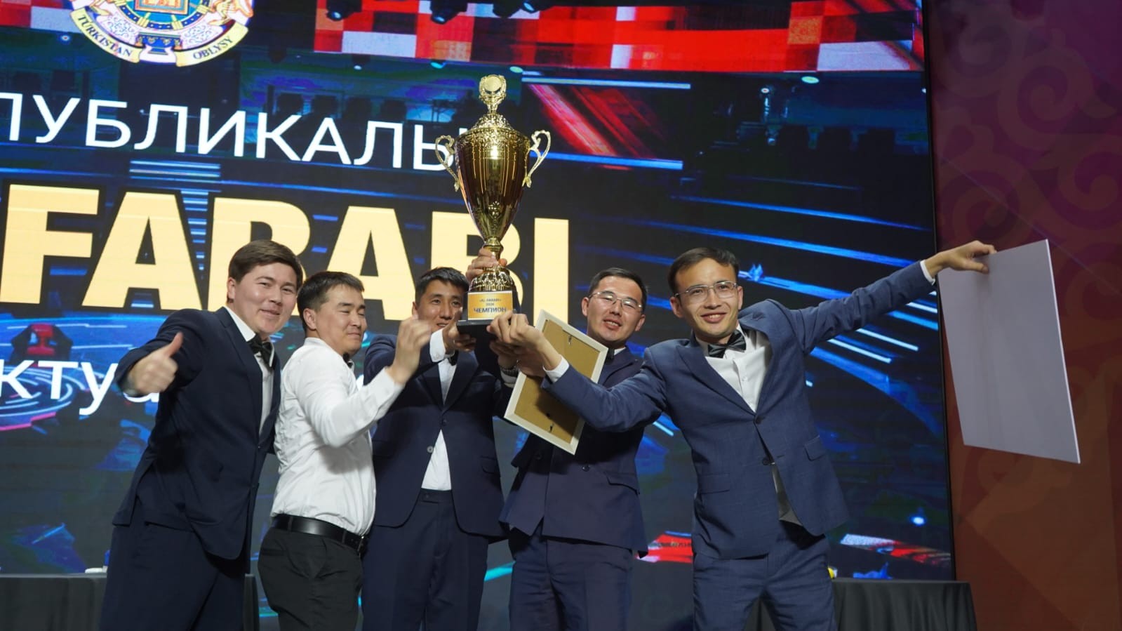 500 كوماندا ءبىلىم جارىستىردى