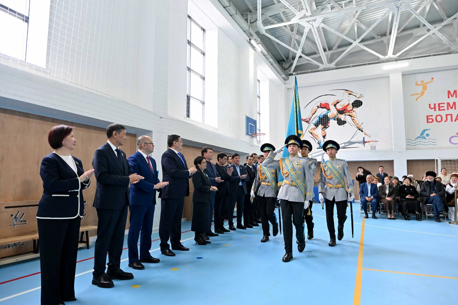 سەمەيدە 300 ورىندىق مەكتەپ اشىلدى