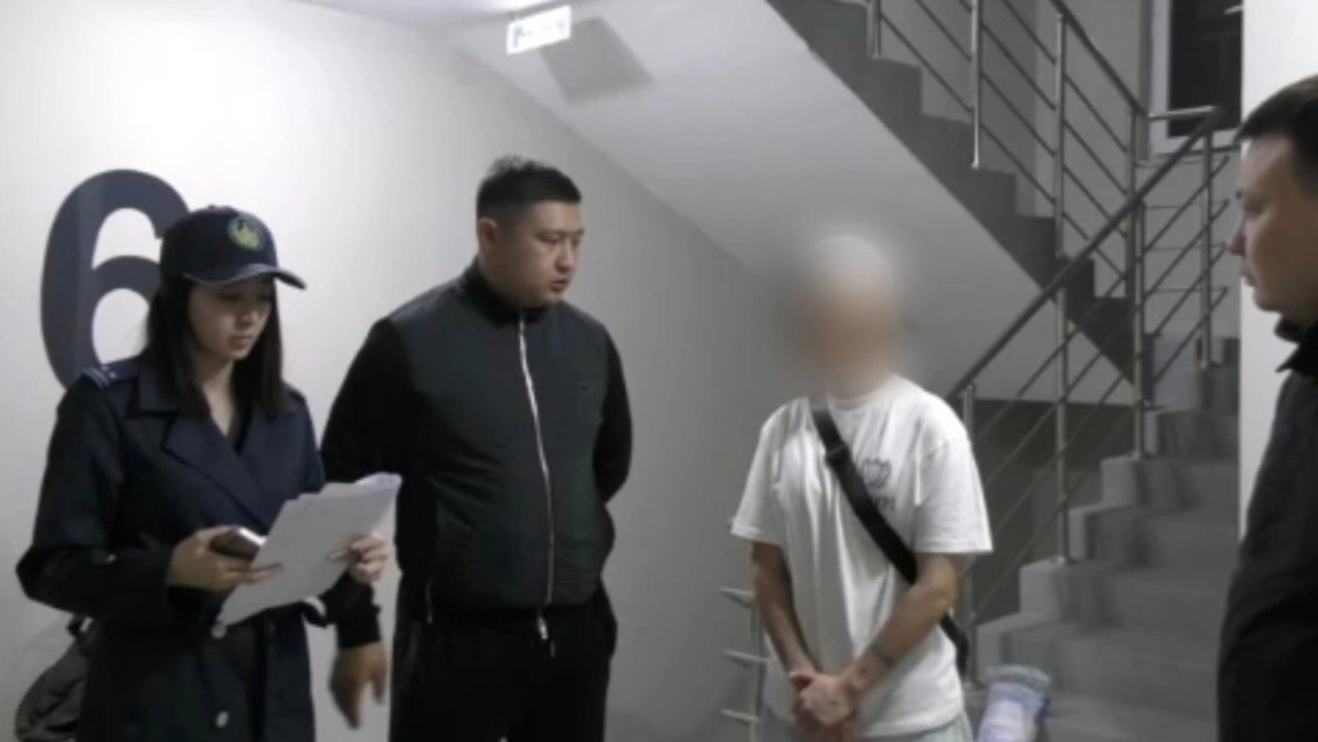 وسكەمەندە ەسىرتكى تاراتۋمەن اينالىسقان 30 جاستاعى ەر ادام ۇستالدى