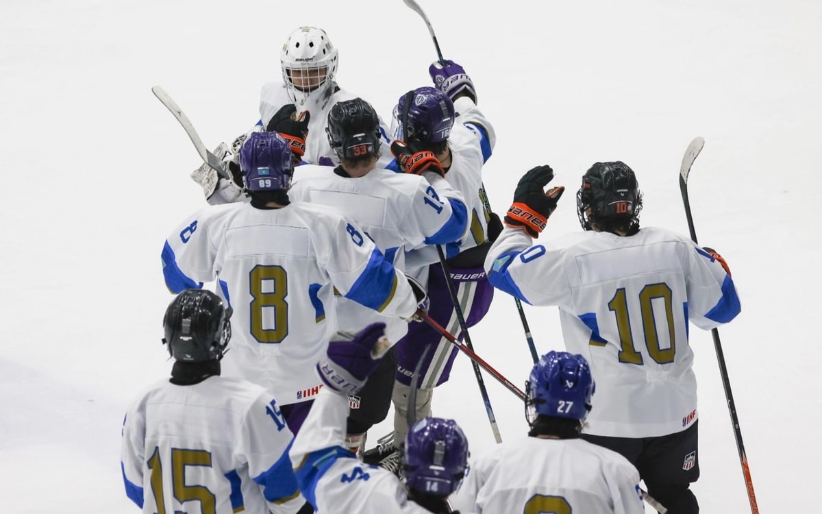 قازاقستان حوككەيشىلەرى الەم چەمپيوناتىندا قارسىلاسىن 10:2 ەسەبىمەن جەڭدى