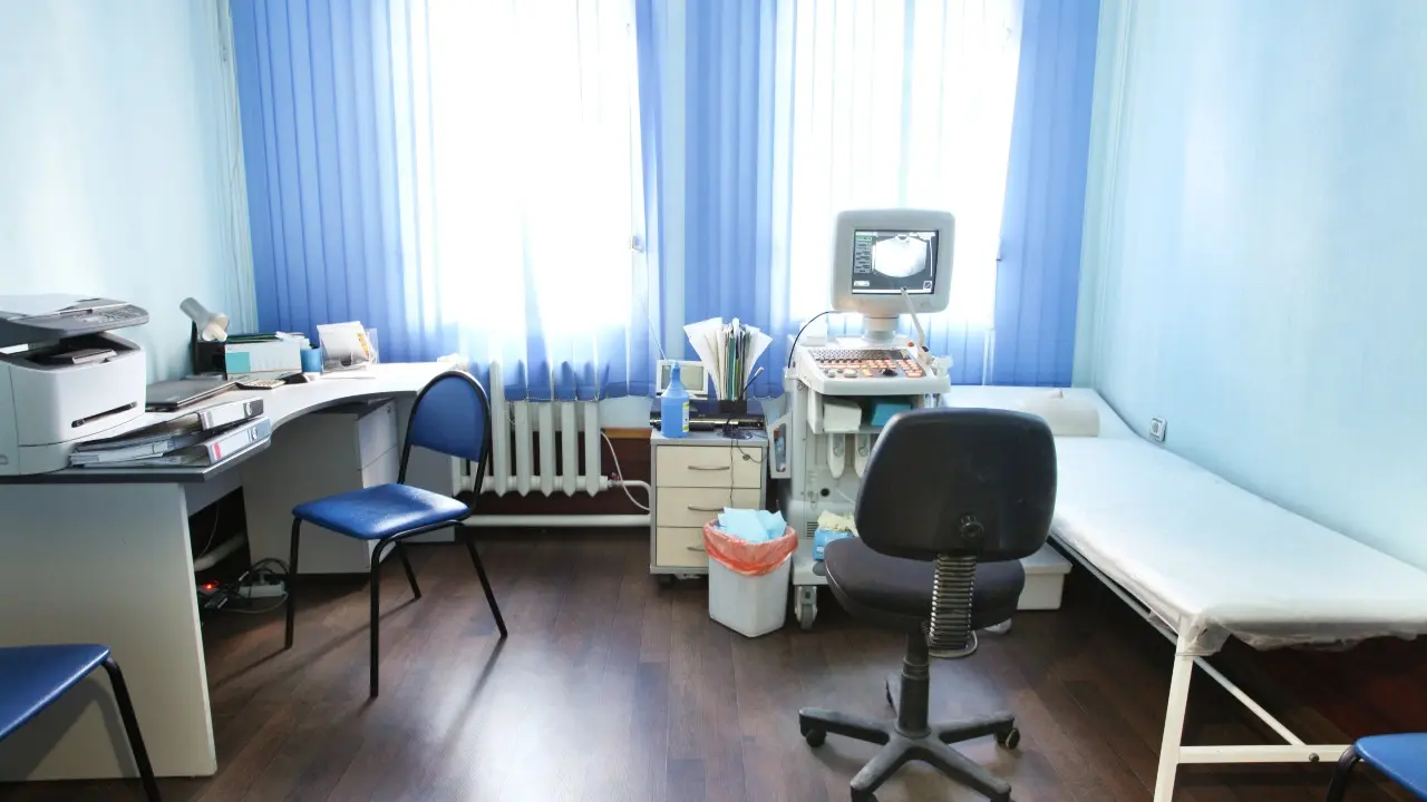 وقۋشىلار مەديتسينالىق كومەكسىز قالعان: جەتىسۋ وبلىسىندا مەكتەپتەر تەكسەرىلدى