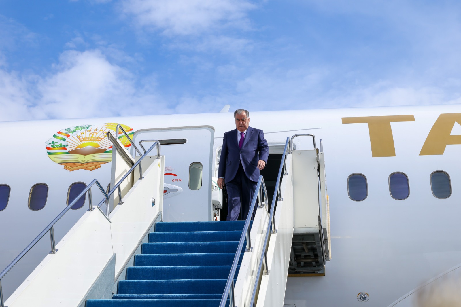 تاجىكستان پرەزيدەنتى استاناعا جۇمىس ساپارىمەن كەلدى