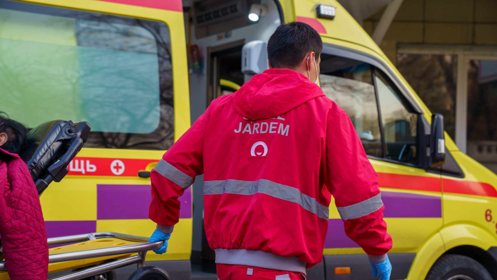 استانادا فەلدشەرگە شابۋىل جاساعان ەر ادامعا ۇكىم شىقتى