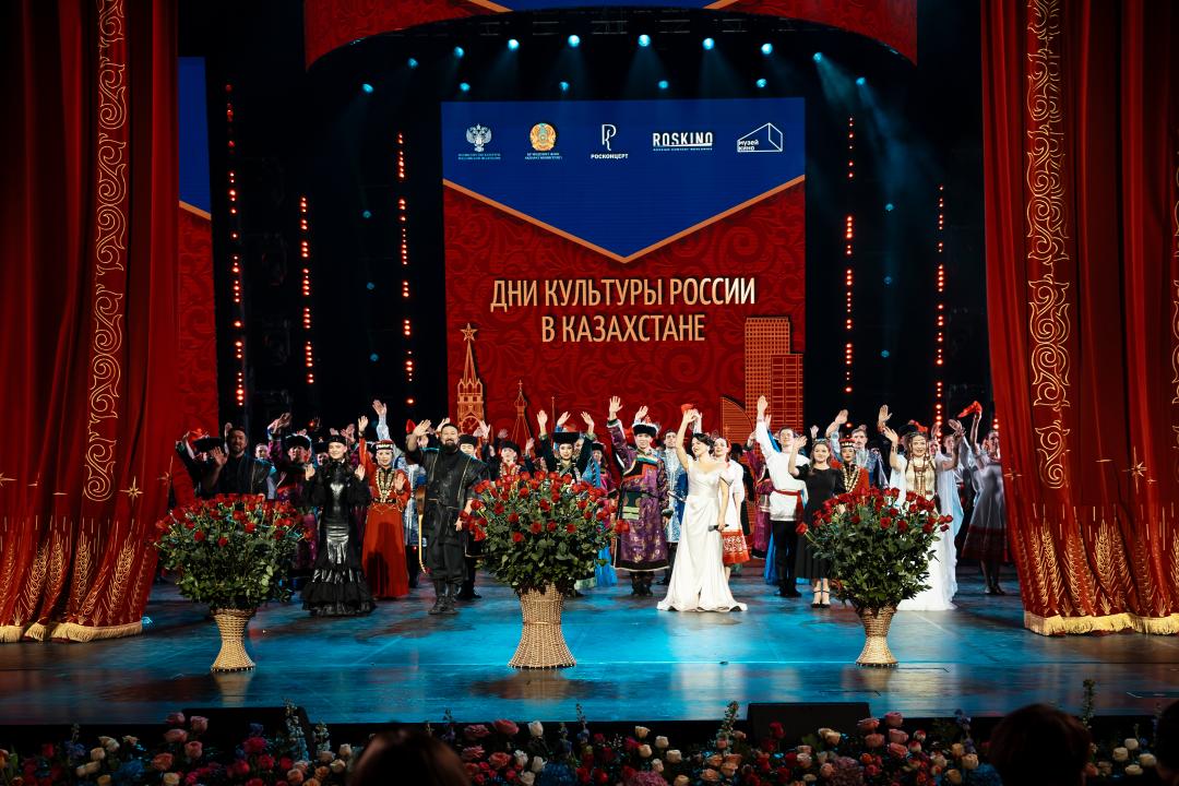 استانادا رەسەي ونەرپازدارىنىڭ گالا-كونتسەرتى ءوتتى