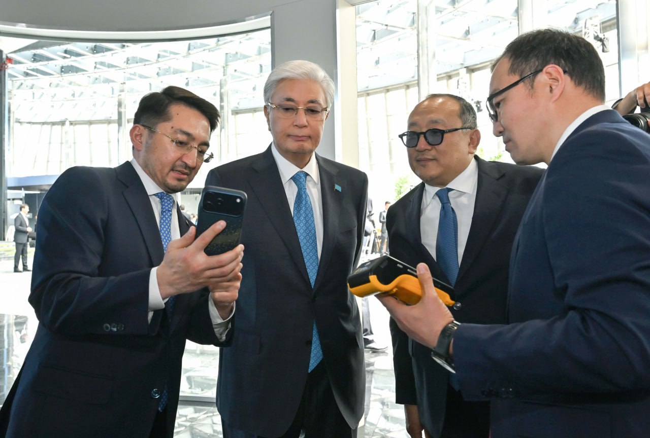 مەملەكەت باسشىسىنا قازاقستانداعى العاشقى كريپتوۆاليۋتامەن تولەۋ ءۇردىسى كورسەتىلدى