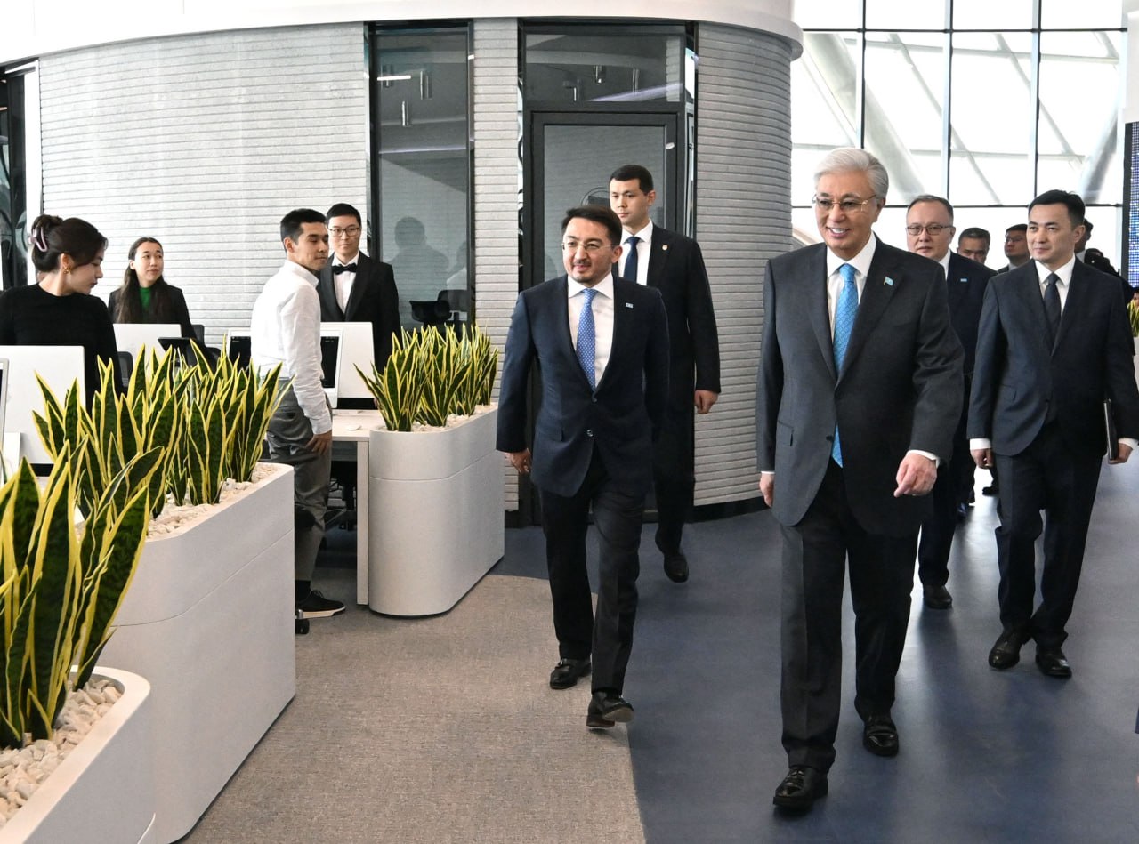 پرەزيدەنت Alem.ai حالىقارالىق جاساندى ينتەللەكت ورتالىعىن ارالاپ كوردى