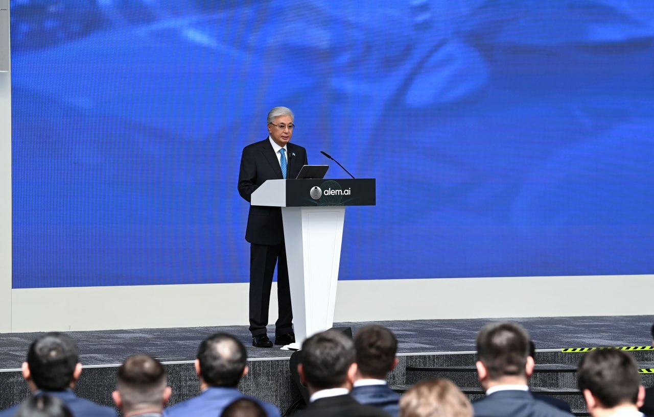 پرەزيدەنت: وزىق ويلى جاستار ەلىمىزدى بيىك بەلەستەرگە باستايدى