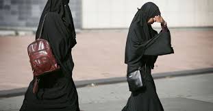 قوعامدىق ورىنداردا تۇمشالانىپ ءجۇرۋ: الماتى پوليتسياسى داۋلى ۆيدەوعا قاتىستى مالىمدەمە جاسادى