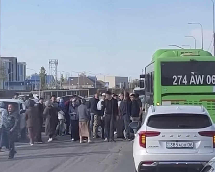 اتىراۋدا مەكتەپ وقۋشىسىن اۆتوبۋس قاعىپ كەتتى