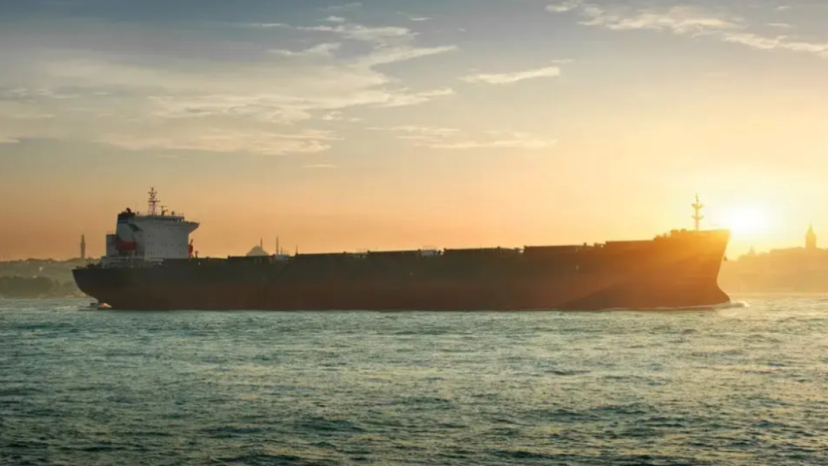 يران ورمۇز بۇعازىندا ەكى كەمەنى تاركىلەدى