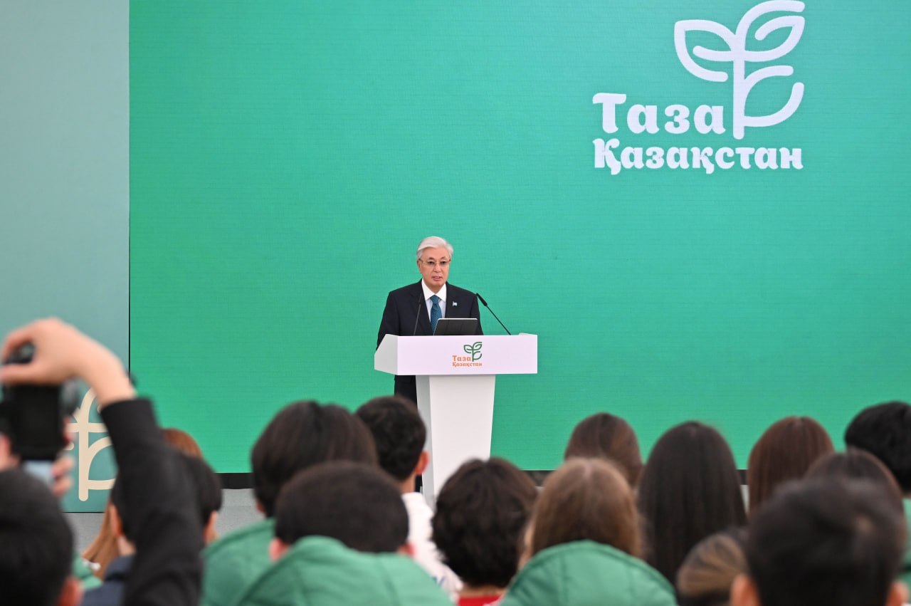 پرەزيدەنت وقۋ-اعارتۋ مينيسترلىگىنە «جاسىل ساباقتار» جوباسىن قابىلداۋدى تاپسىردى