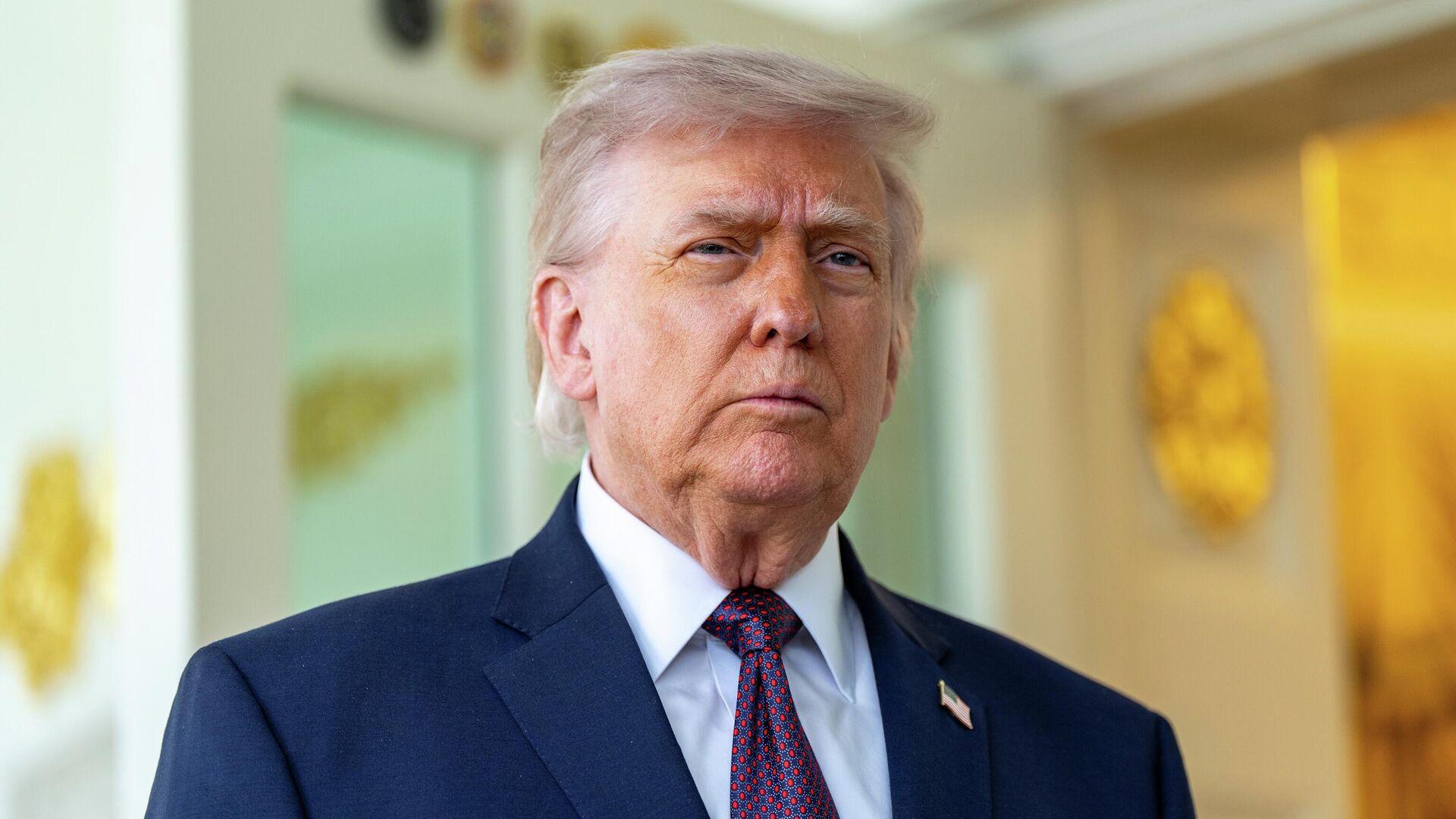 دونالد ترامپ جۋرناليستەرگە ارنالعان كەشكى استان شۇعىل تۇردە ەۆاكۋاتسيالاندى