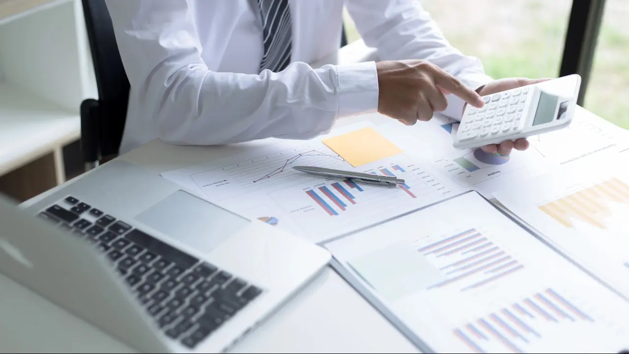 اليمەنت ءوندىرۋ ءىسى: الماتىدا سوت ورىنداۋشىسى 4,2 ملن تەڭگەنى زاڭسىز يەمدەنگەن