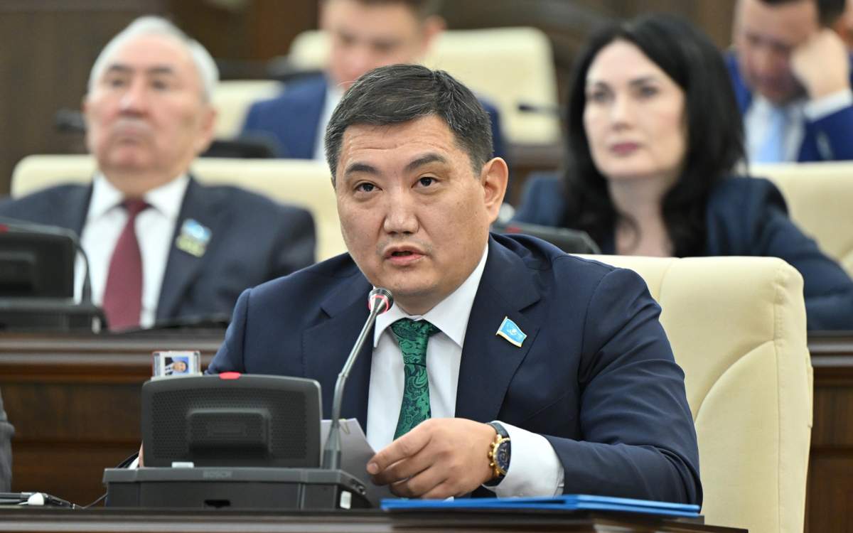 دەپۋتات باقىتجان بازاربەك Platonus پلاتفورماسىنىڭ جەكەشەلەنىپ كەتكەنىن سىنعا الدى