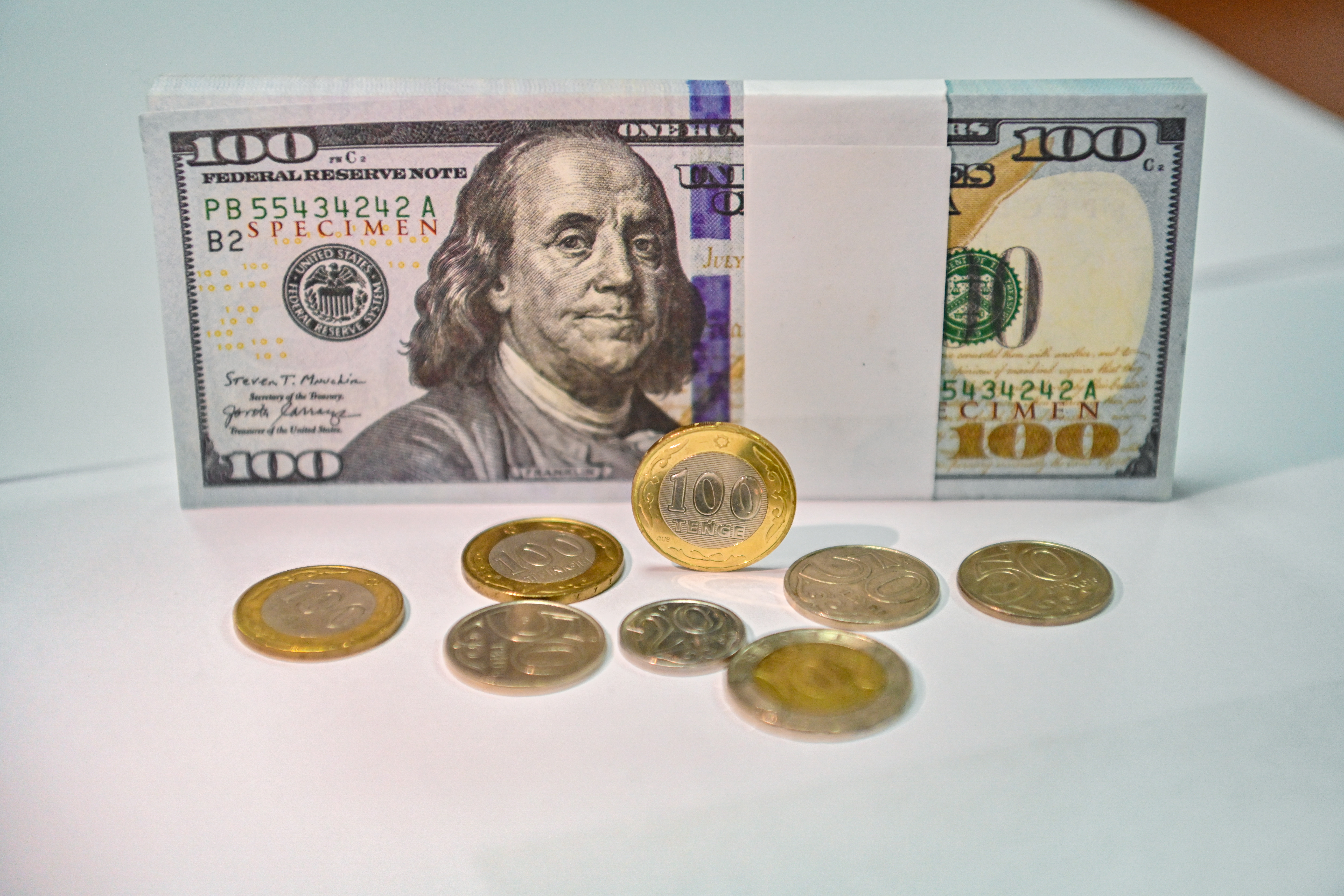 بۇگىن دوللار قانشا تەڭگەدەن ساۋدالانىپ جاتىر؟