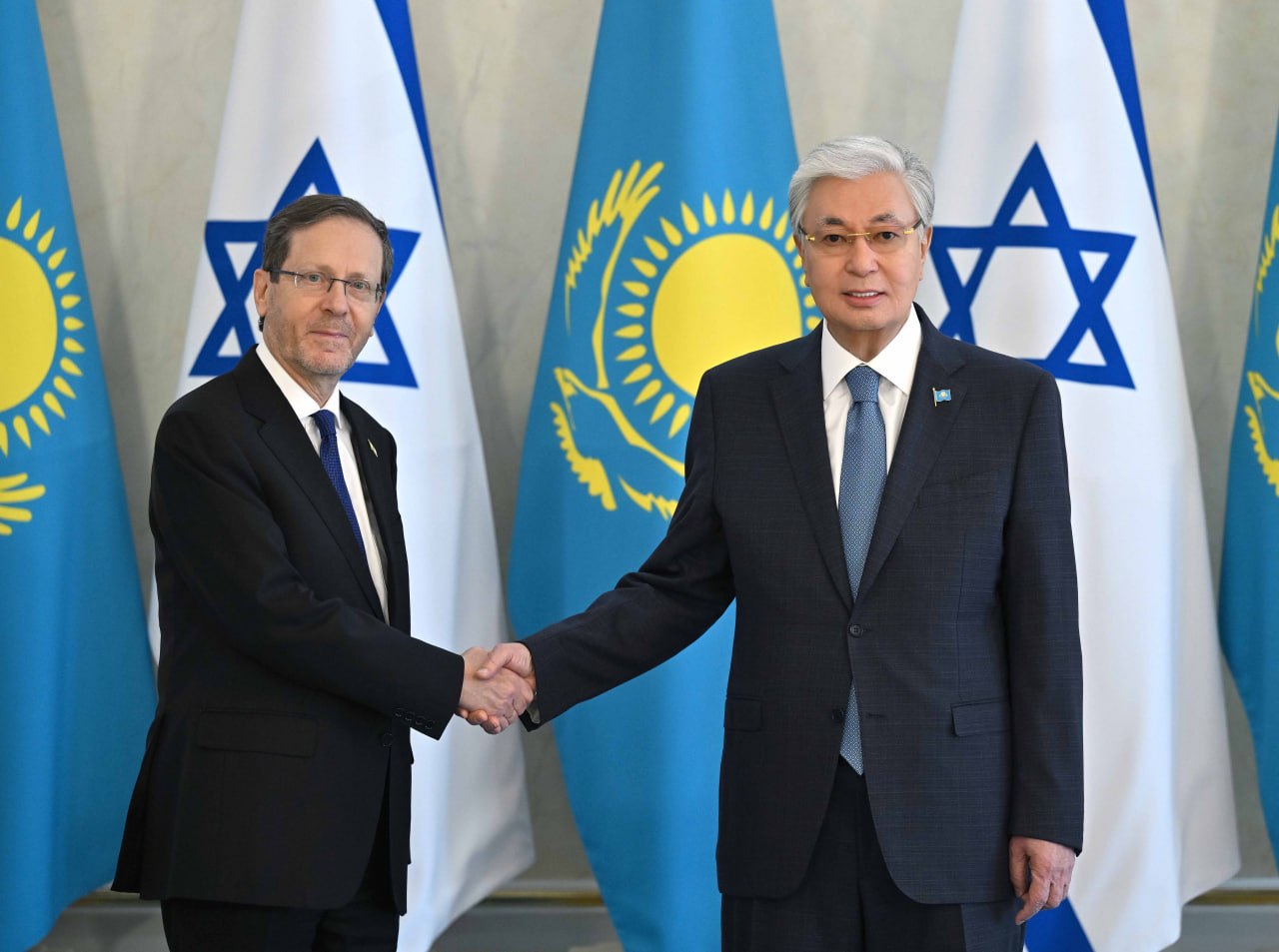 مەملەكەت باسشىسى مەن يزرايل پرەزيدەنتى شاعىن قۇرامدا كەلىسسوز جۇرگىزدى