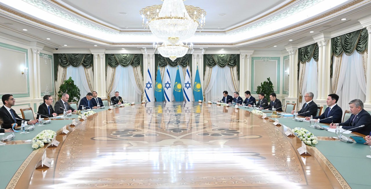 قاسىم-جومارت توقاەۆ پەن يتسحاك گەرتسوگتىڭ كەلىسسوزى كەڭەيتىلگەن قۇرامدا جالعاستى