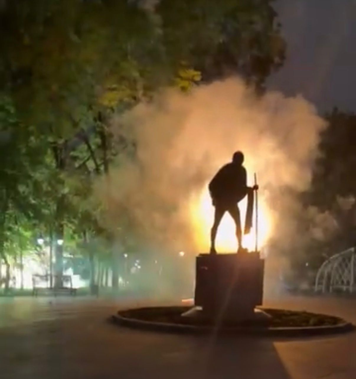 ادامدارعا قاراي باعىتتالعان: الماتى ساياباعىندا وتشاشۋ اتقانداردى پوليتسيا ىزدەپ جاتىر