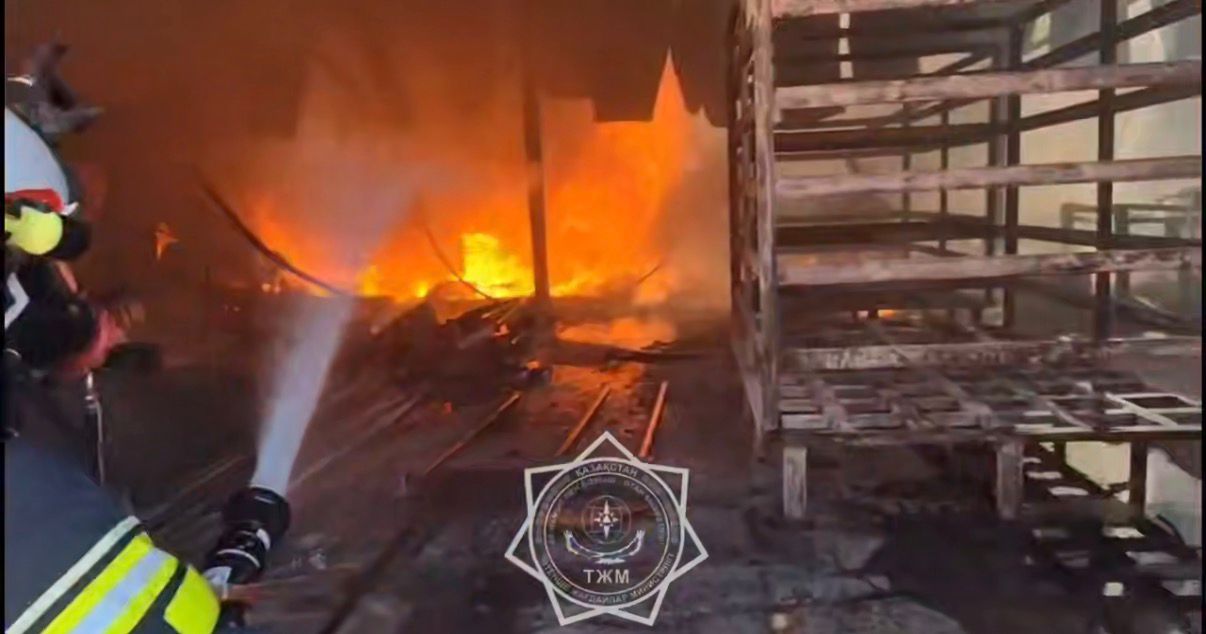 شىمكەنتتە پلاستيك بۇيىمدارىن شىعاراتىن تسەحتان ءورت شىقتى