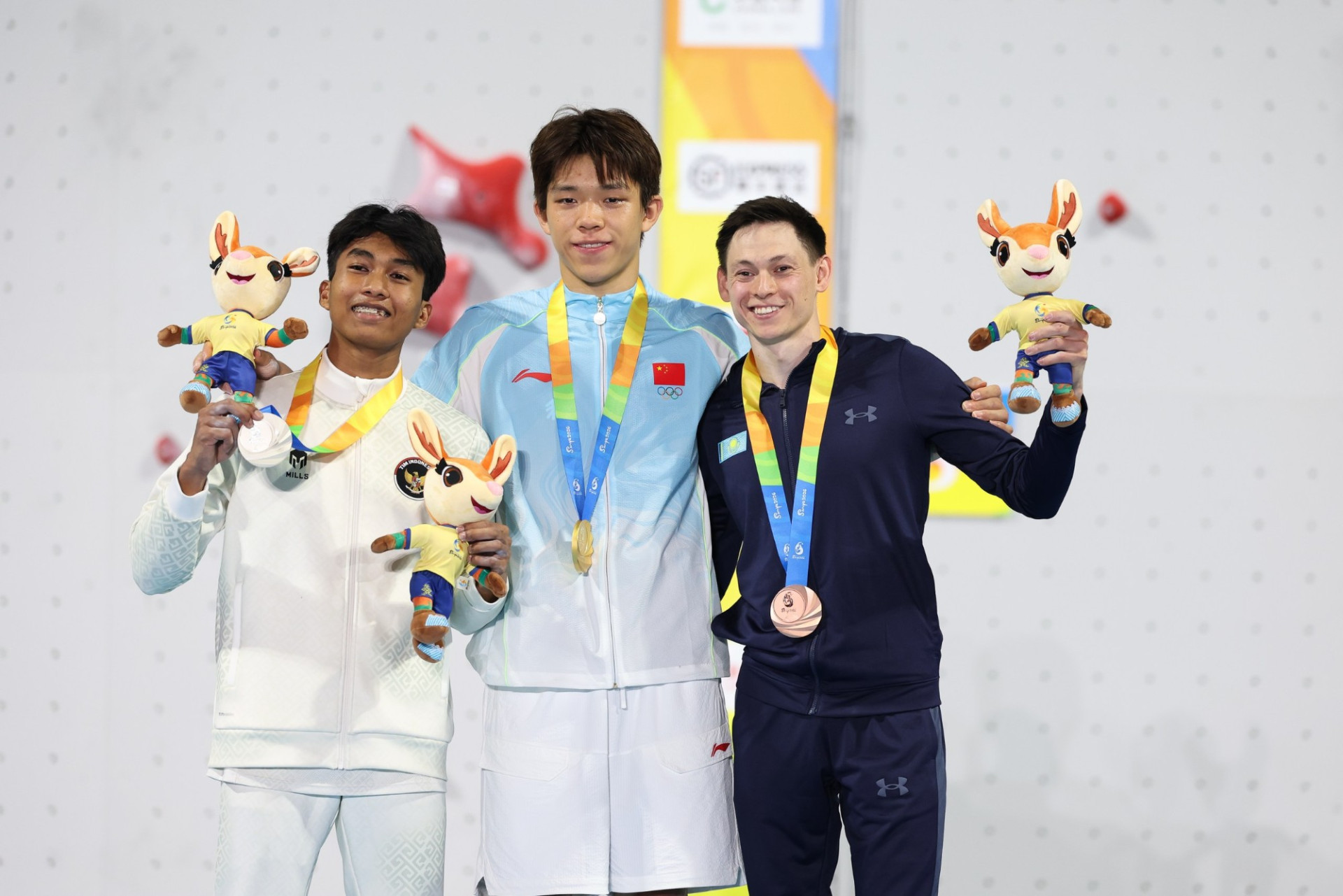 ريشات حايبۋللين ازيا جاعاجاي ويىندارىندا قولا مەدال جەڭىپ الدى