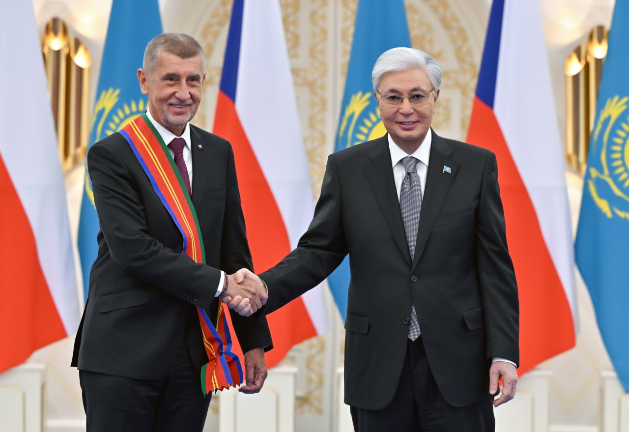 پرەزيدەنت چەحيا پرەمەر-ءمينيسترىن ءى دارەجەلى «دوستىق» وردەنىمەن ماراپاتتادى