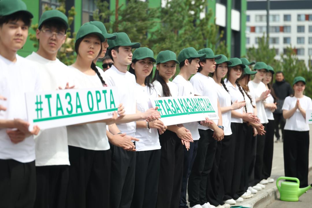 100 مىڭنان استام مەكتەپ تۇلەگى ەلىمىزدى كوگالداندىرۋعا اتسالىستى