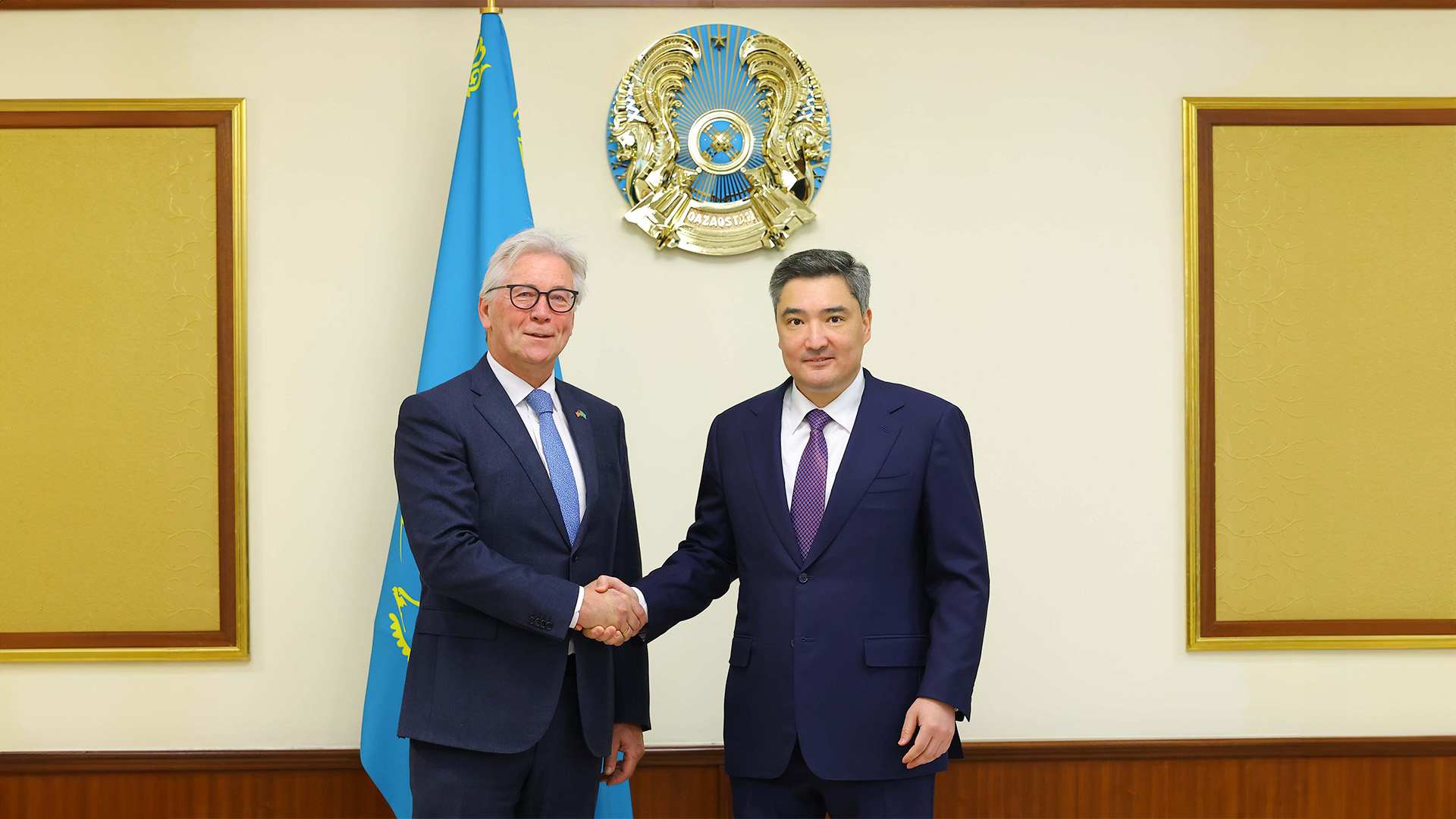 ولجاس بەكتەنوۆ پەن Air Products گاز حيمياسى سالاسىنداعى سەرىكتەستىكتى تالقىلادى