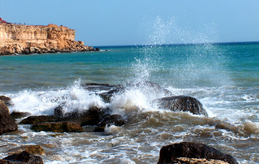 كاسپي تەڭىزىندە جەر سىلكىندى