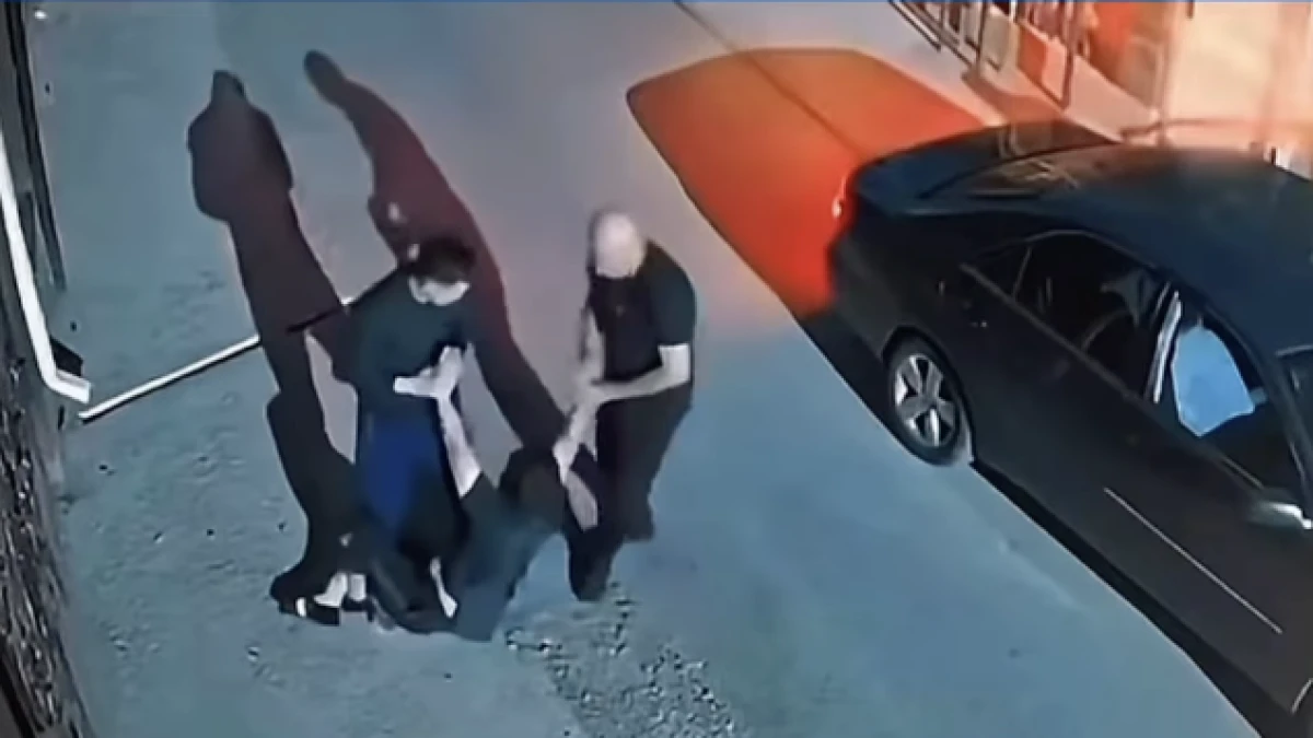 جەلىدە تاراعان ۆيدەوداعى جىگىت اسكەرگە ءوز ەركىمەن بارا جاتقانىن ايتتى