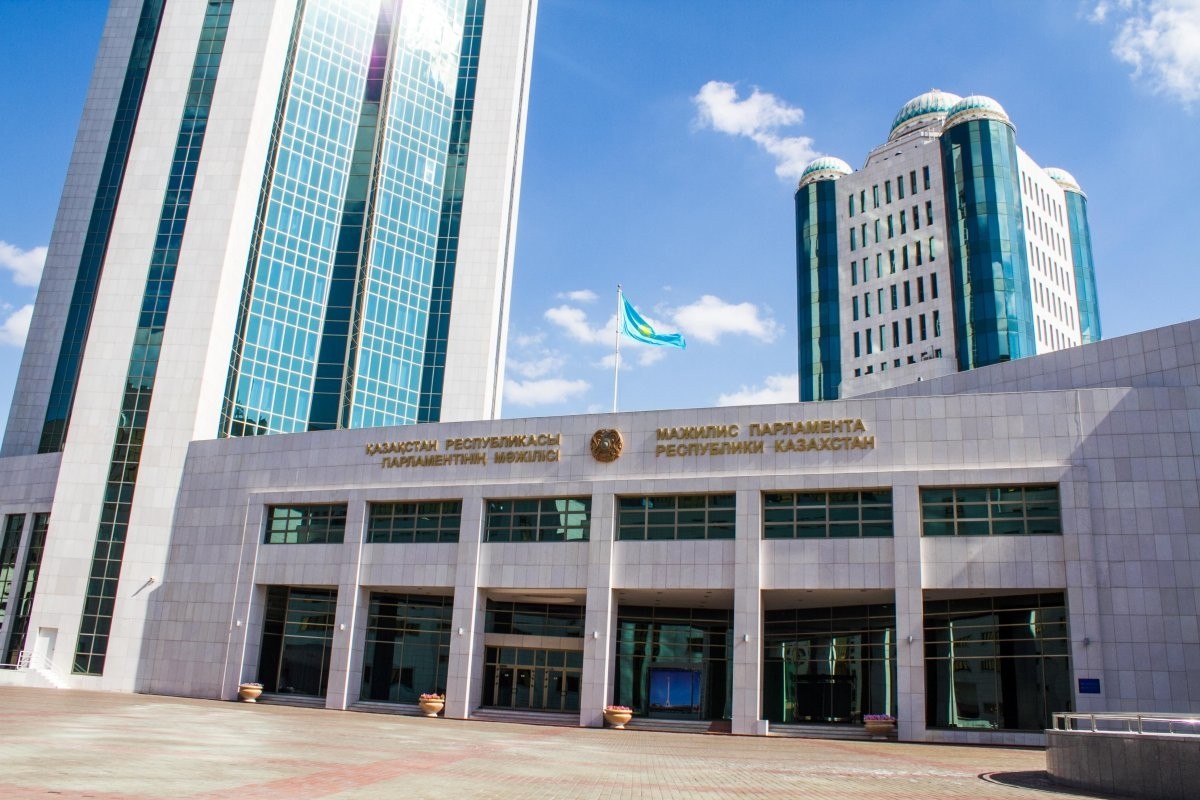 پارلامەنتتە حالىق كەڭەسى تۋرالى زاڭ جوباسى قارالادى