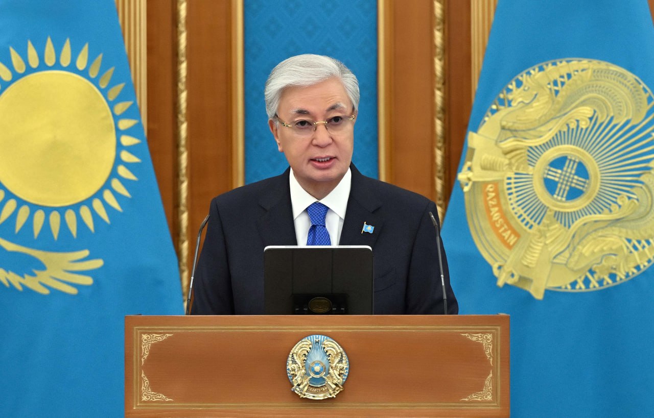 مەملەكەت باسشىسى: سۇراپىل سوعىستا وتان ءۇشىن وت كەشكەن باتىرلاردىڭ رۋحىنا تاعزىم ەتەمىز