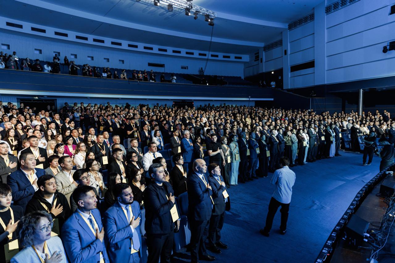 «ادىلەت» پارتياسى قۇرىلتاي سەزى مۇشەلەرى ۇيىمنىڭ جارعىسىن بەكىتتى