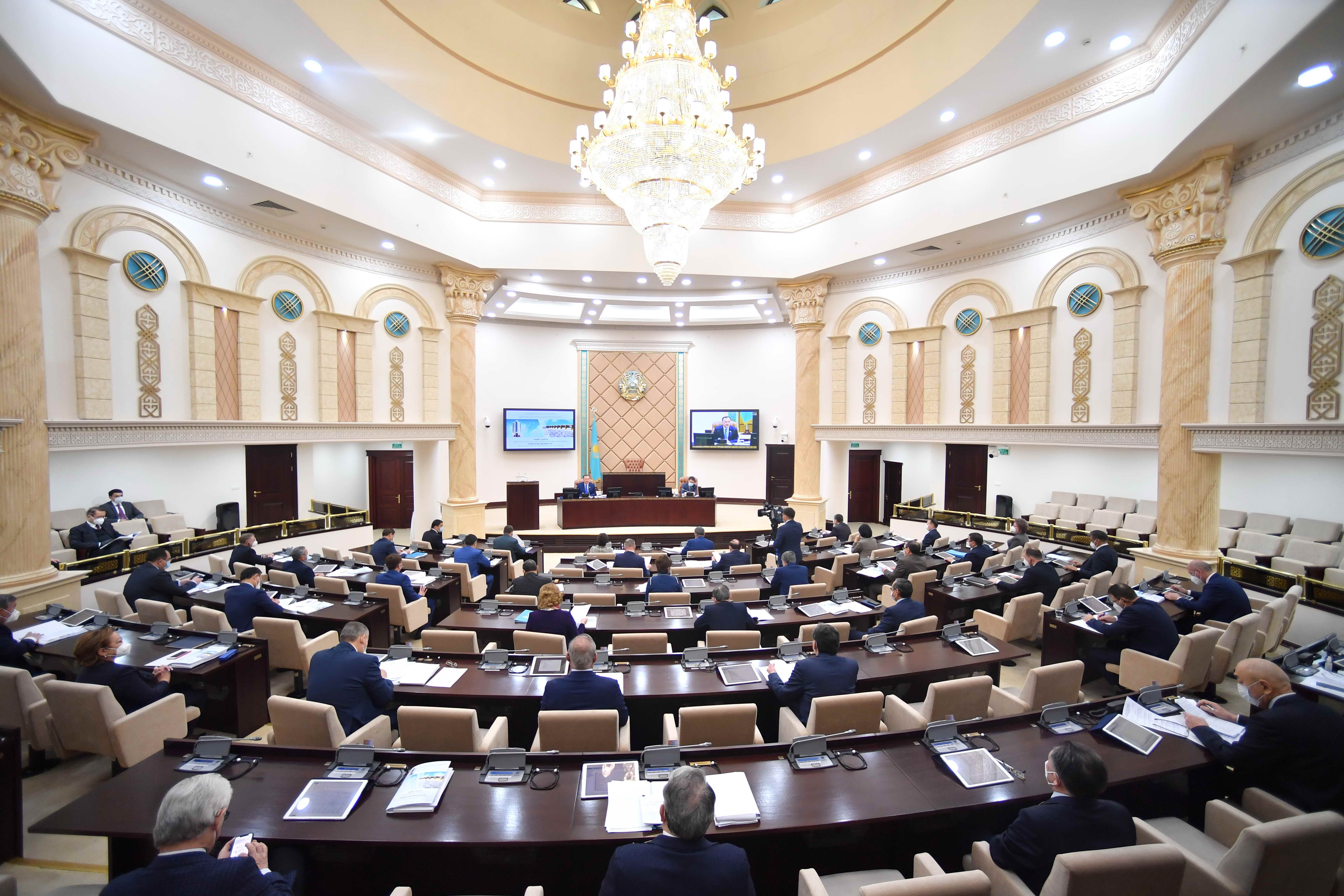 دەپۋتات قۇرىلتاي كوميتەتتەرى مۇشەلەرىنىڭ سانىن شەكتەۋدى ۇسىندى