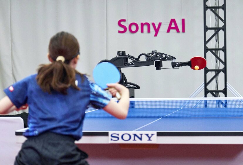 تەننيس ۇستەلىندەگى سەنساتسيا: AI-روبوت كاسىبي ويىنشىلاردى جەڭدى