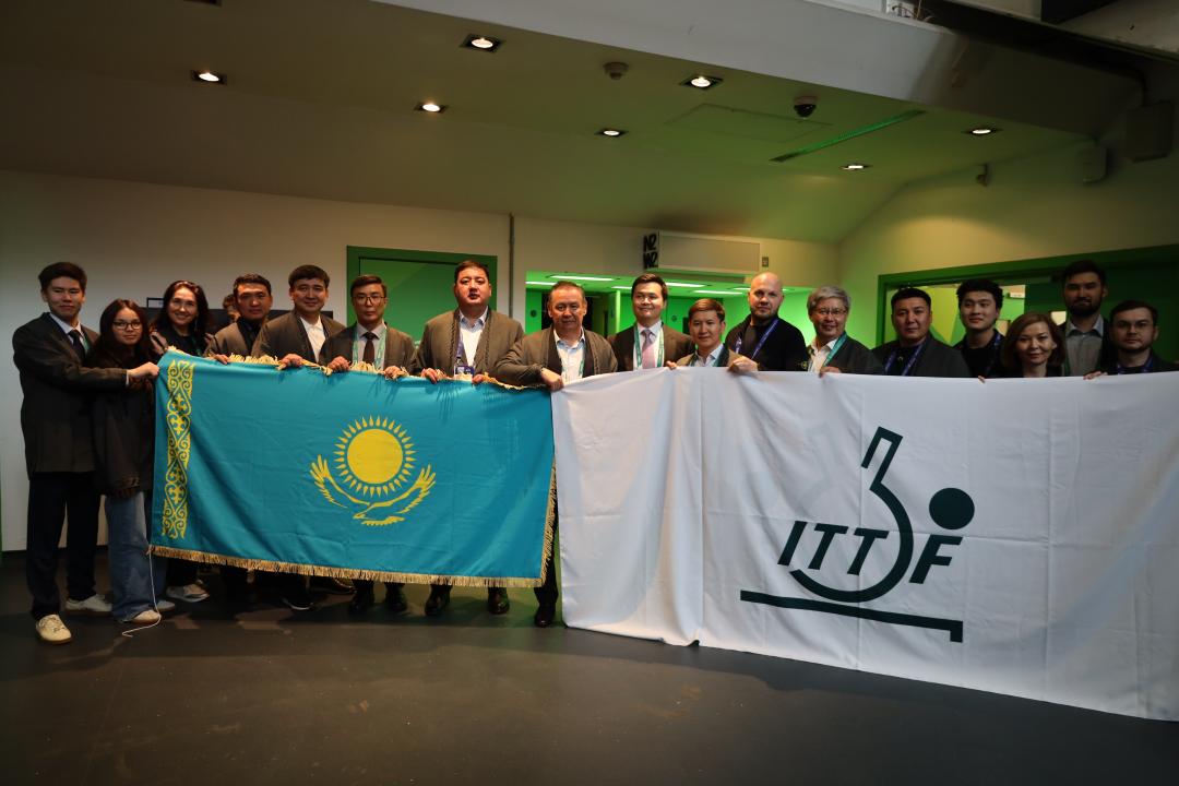 قازاقستانعا ۇستەل تەننيسىنەن الەم چەمپيوناتىنىڭ تۋى تاپسىرىلدى