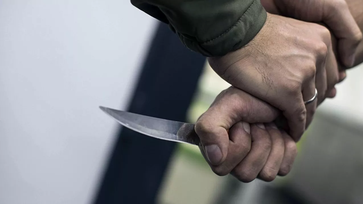 تالعاردا تاعى دا قاندى وقيعا: اكەسىنە قۇران باعىشتاماق بولعان جىگىتتى پىشاقتاپ كەتتى