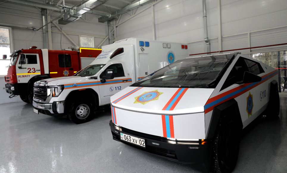قازاقستاندا Tesla Cybertruck بازاسىنداعى كولىكتەر العاش رەت شتابتىق قىزمەتتەرگە قولدانىلادى