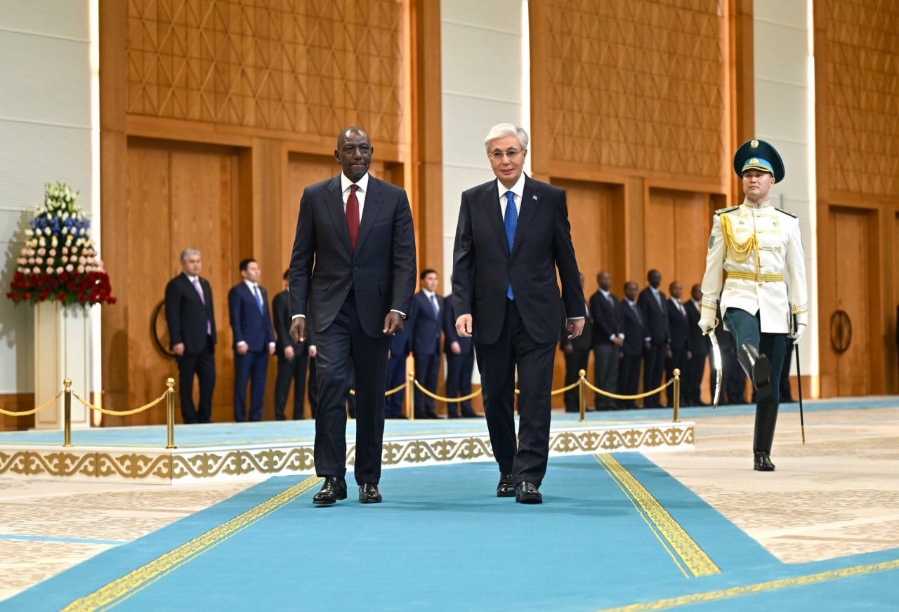 تاۋەلسىزدىك سارايىندا كەنيا پرەزيدەنتىن رەسمي قارسى الۋ ءراسىمى ءوتتى