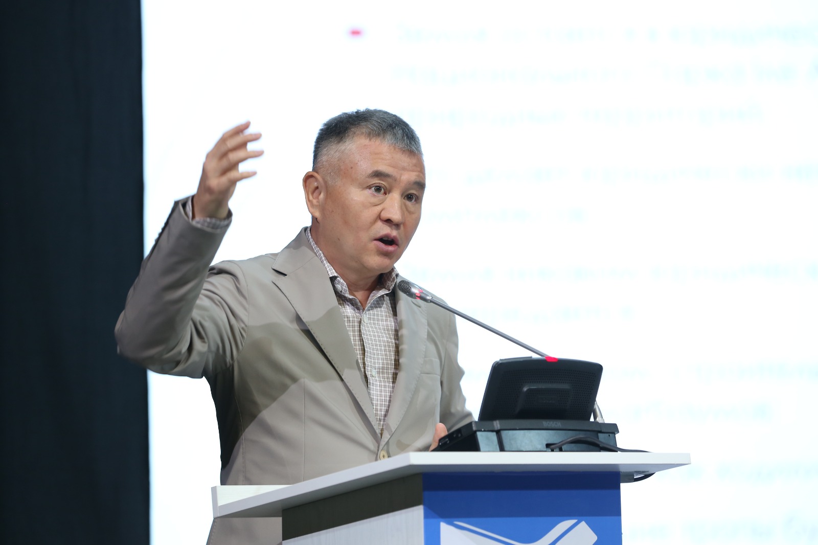 «ميفپەن ءومىر ءسۇرۋدى دوعارايىق»: قوعام قايراتكەرى «Almaty Superski» جوباسىن قولداۋعا شاقىردى