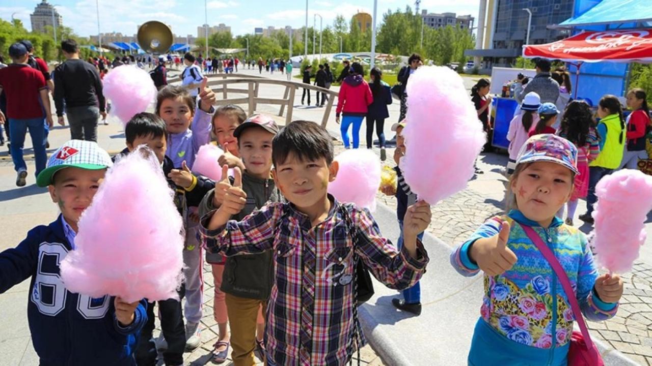 استانادا بالالاردى قورعاۋ كۇنىنە وراي 100-گە جۋىق ءىس-شارا وتەدى