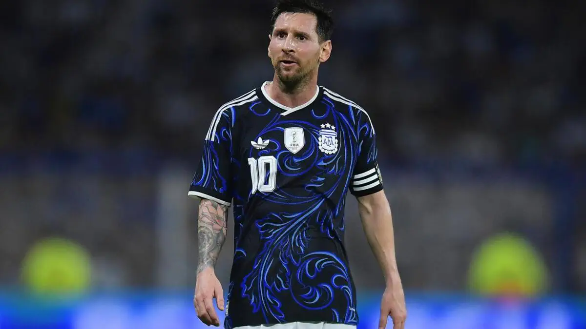 ليونەل مەسسي ارگەنتينا قۇراماسى ساپىندا الەم چەمپيوناتىنا باراتىن ويىنشىلار تىزىمىنە ەندى  