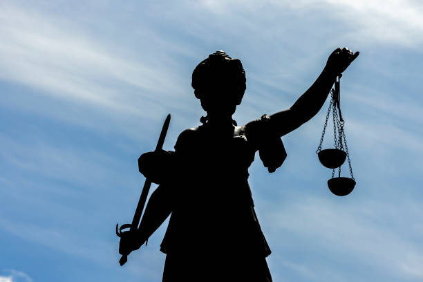 «فريدوم فينانس» ادۆوكاتى «كازتاگ»-پەن اراداعى داۋدىڭ نەگە قىلمىستىق سوتقا دەيىن جەتكەنىن ءتۇسىندىردى
