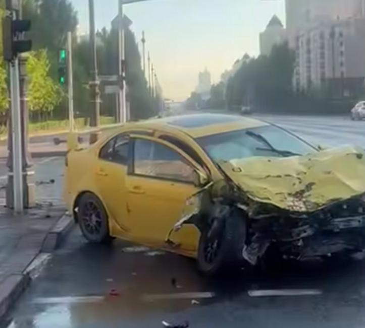 استانادا ەكى جەڭىل كولىك سوقتىعىسىپ, 4 ادام زارداپ شەكتى